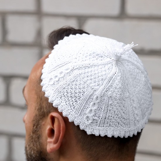 כיפת רבי נחמן עם פונפון | לבן